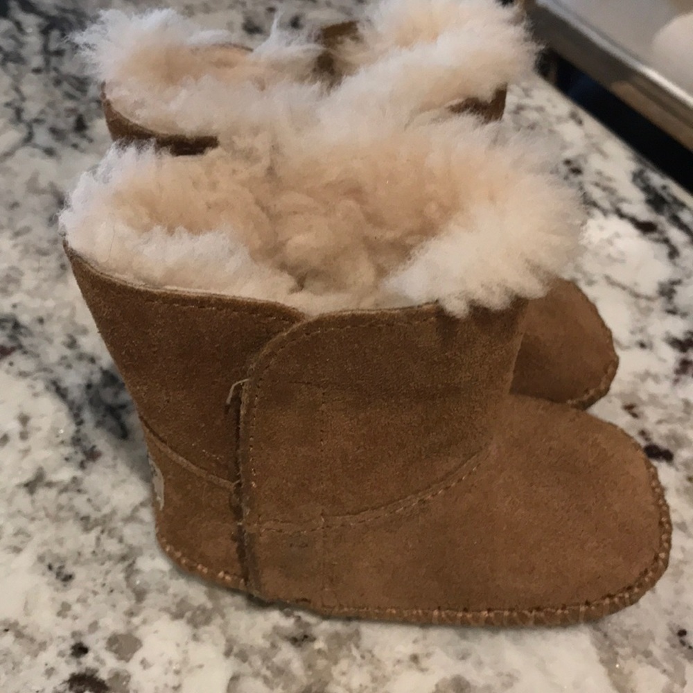 Infant size 2/3 ugg boots